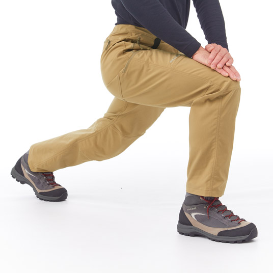 登山やトレッキングに適した、横または縦方向へのストレッチ性を備えています。