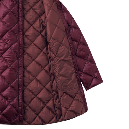 ダウンをシングルキルト構造で封入しています