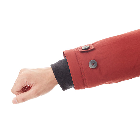 袖口からの寒気の侵入を防ぐ2枚袖構造