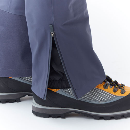 登山用ブーツやスキーブーツの着脱が容易なジッパー