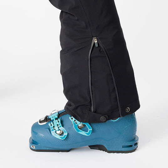 登山用ブーツやスキーブーツの着脱が容易なジッパー。
