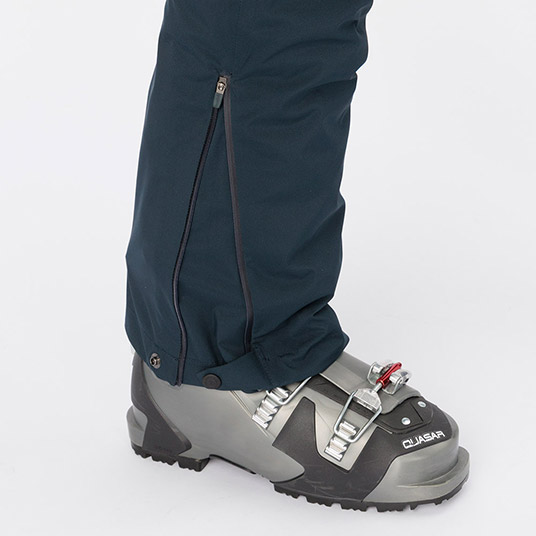 登山用ブーツやスキーブーツの着脱が容易なジッパー。