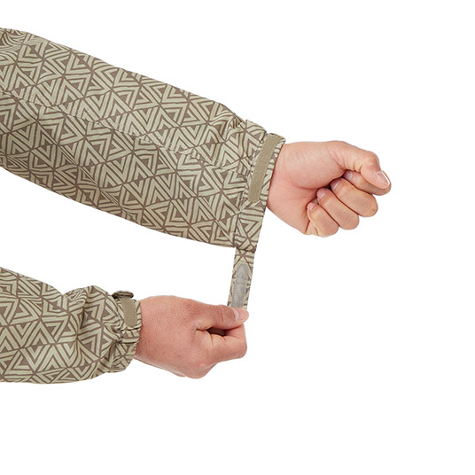 袖口のフィット感を調節でき、冷気の侵入を防ぎます。