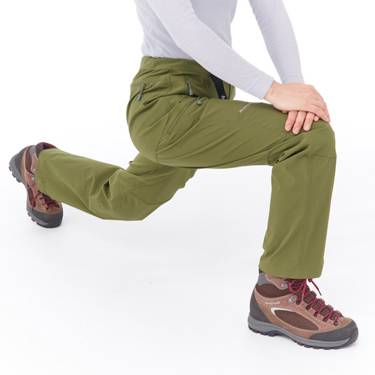 登山やトレッキングに適した、横または縦方向へのストレッチ性を備えています。