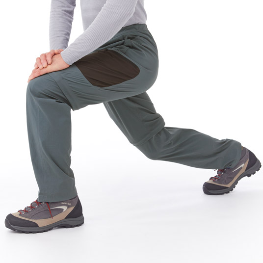 登山やトレッキングに適した、横または縦方向へのストレッチ性を備えています。
