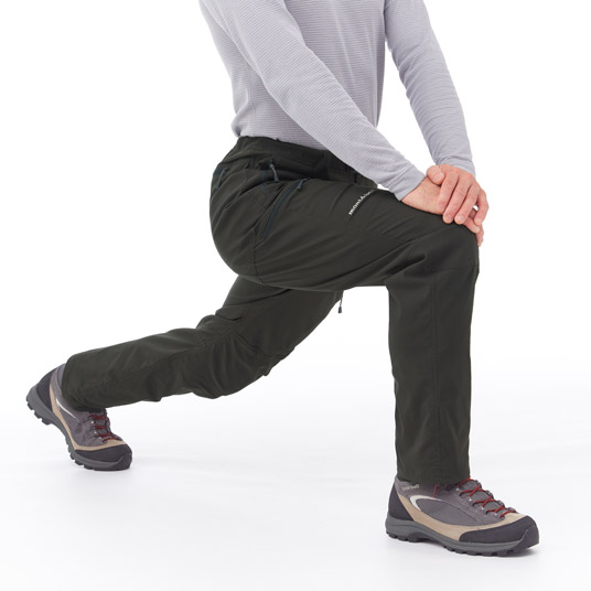 登山やトレッキングに適した、横または縦方向へのストレッチ性を備えています。