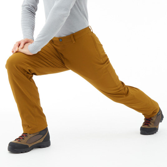 登山やトレッキングに適した、横または縦方向へのストレッチ性を備えています。