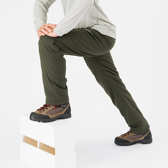 登山やトレッキングに適した、横または縦方向へのストレッチ性を備えています。