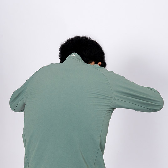 ストレッチ性があり、激しい動きにもスムーズに追随。