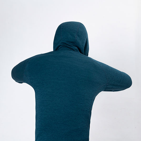 優れたストレッチ性を備え体の動きにしなやかに追従