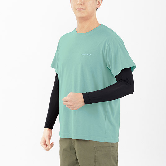 半袖Tシャツなどと重ねて使えます