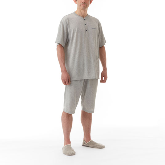 モデル身長170cm／Mサイズ着用