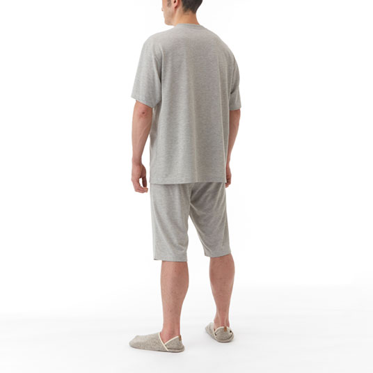 モデル身長170cm／Mサイズ着用