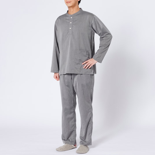 モデル身長175cm／Mサイズ着用
