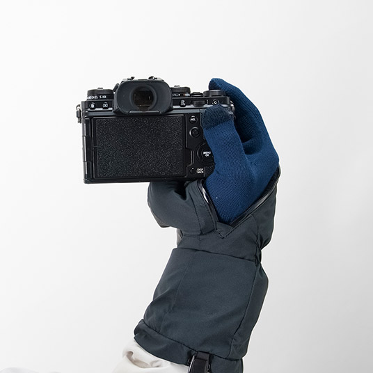 カメラやスマートフォン操作に便利（写真のグローブは別売りです）