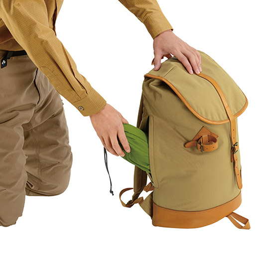 トップリッドを開かずに荷物を取り出すことができるサイドアクセスジッパー