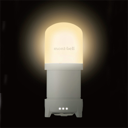 目に優しくあたたかみがある電球色LEDを使用