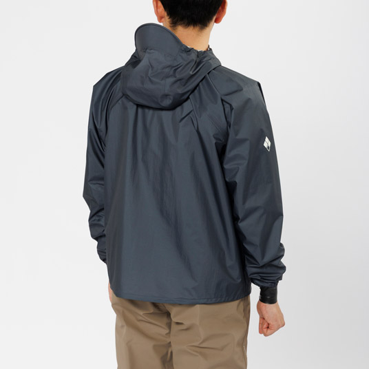モデル身長175cm／Mサイズ着用