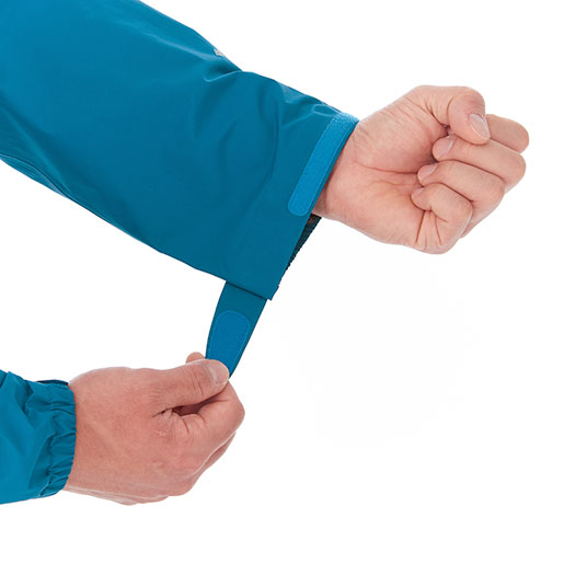 袖口のフィット感を調節でき、雨や冷気の侵入を抑えます