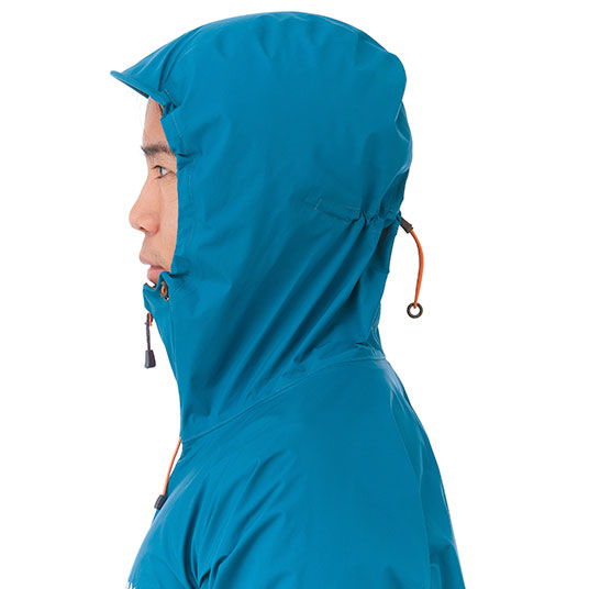 前後のドローコードで顔の周囲と奥行きの調節が可能