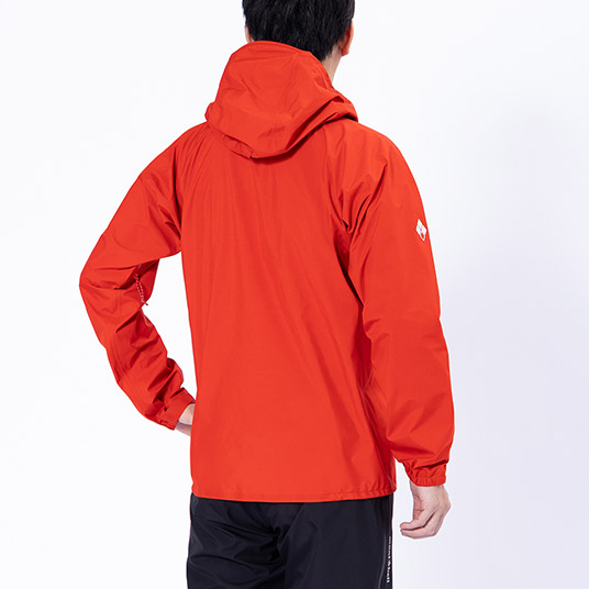 モデル身長175cm／Mサイズ着用