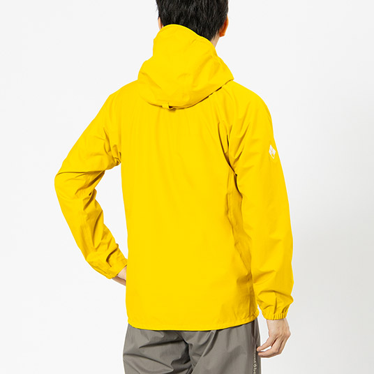 モデル身長175cm／Mサイズ着用