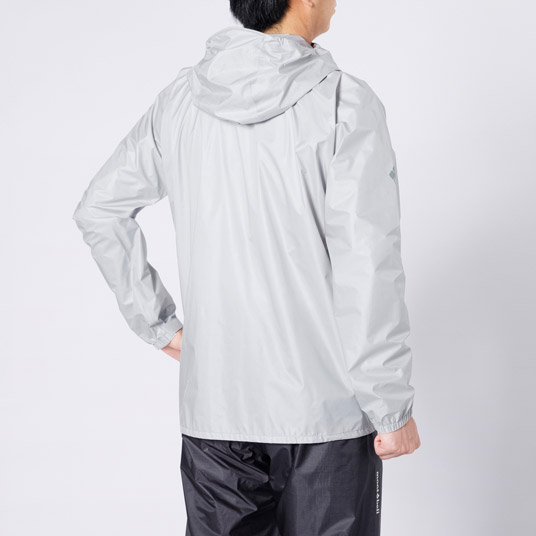 モデル身長175cm／Mサイズ着用