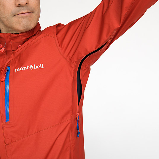 衣服内の蒸れを素早く排出するピットジップを装備