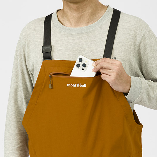小物が入れられるジッパー付きのポケット。