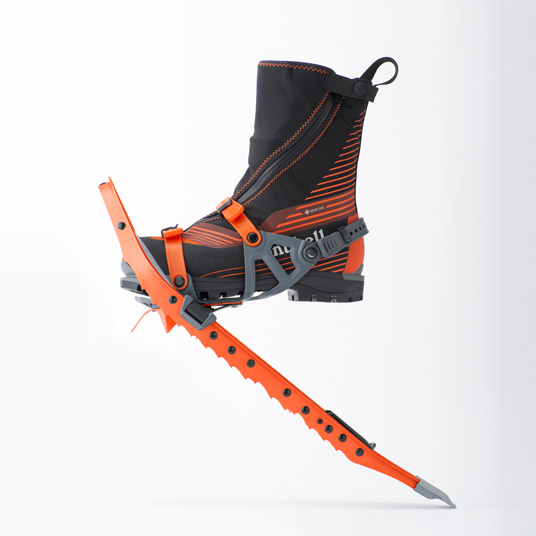 回転軸に反発性のあるフレックスバンドを使用し、軽快な足運びが可能