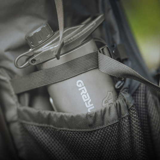 バックパックのポケットなどに入れて携行しやすい形状。