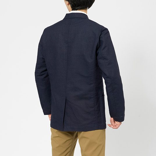 モデル身長174cm／Mサイズ着用