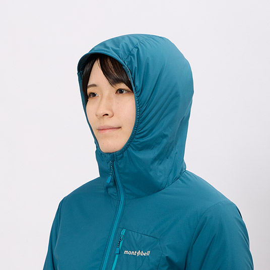 ベルクロでひさしの高さの調節が可能。