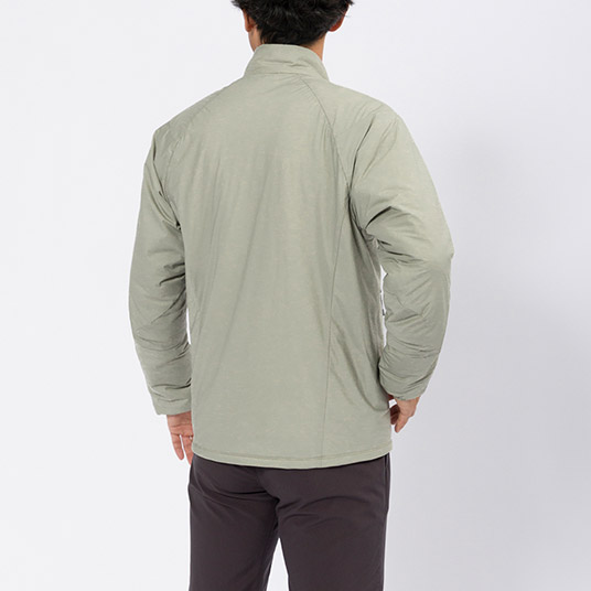 モデル身長180cm／Mサイズ着用