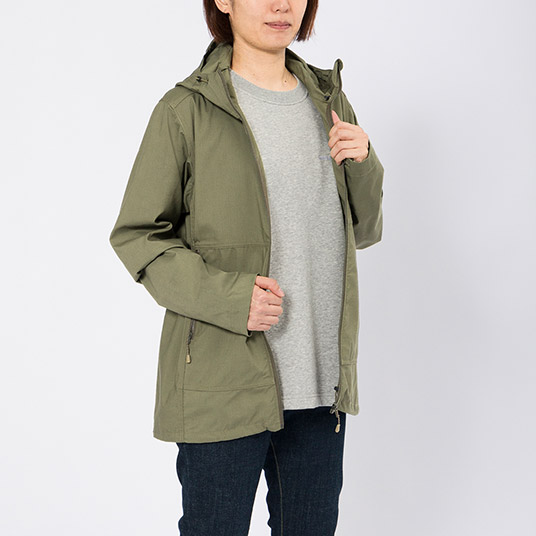 モデル身長170cm／Mサイズ着用