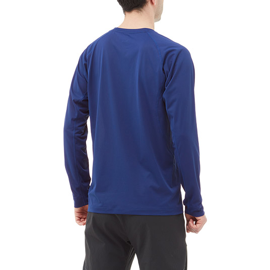 モデル身長181cm／Mサイズ着用