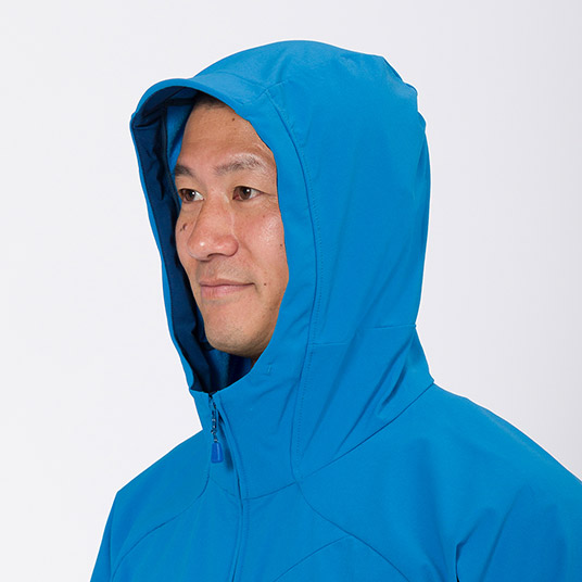 ベルクロでひさしの高さの調節が可能。