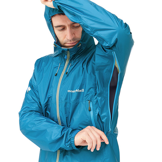 衣服内の蒸れを素早く排出できるベンチレーション。
