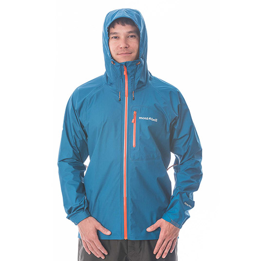 フードを被った状態