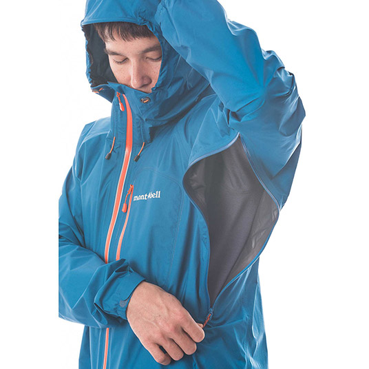 衣服内の蒸れを素早く排出できるベンチレーション。