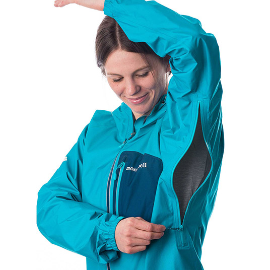 衣服内の蒸れを素早く排出できるベンチレーション。