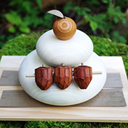 お鏡様 中 （木製鏡餅）